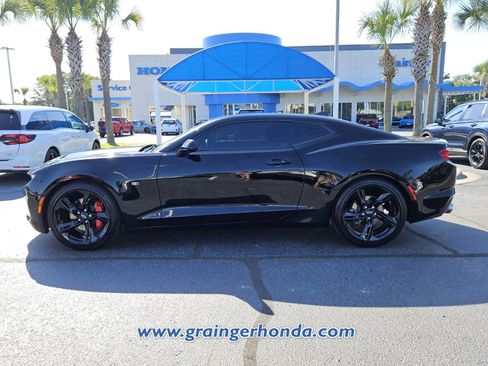 Used 2021 Chevrolet Camaro LT w/ Technology Package RWD image 2