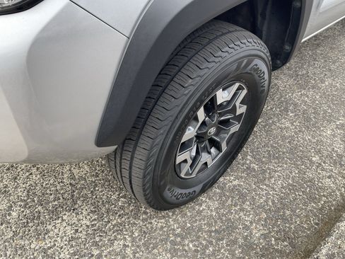 Certified 2023 Toyota Tacoma TRD Off-Road w/ Technology Package AWD/4WD image 10