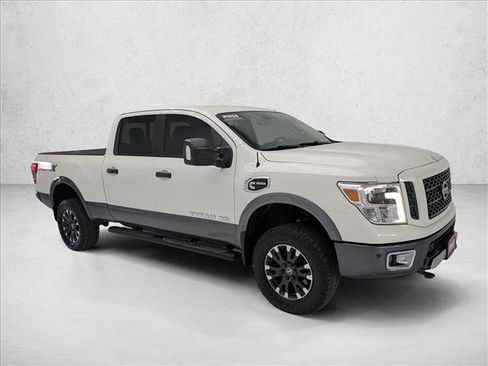 Used 2019 Nissan Titan PRO-4X w/ Pro-4x Convenience Package AWD/4WD image 3