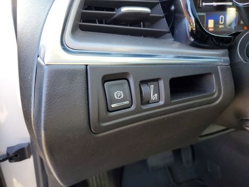 Used 2017 Cadillac XT5 Luxury w/ Driver Awareness Package image 10