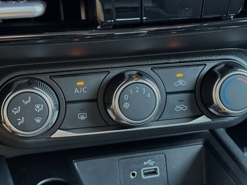 Certified 2025 Nissan Kicks S image 32