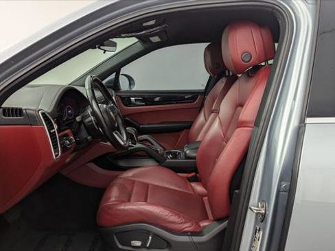 Used 2021 Porsche Cayenne image 14