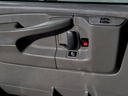 Used 2014 Chevrolet Express 2500 image 15