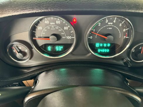 Used 2014 Jeep Wrangler Unlimited Rubicon w/ Max Tow Package AWD/4WD image 14