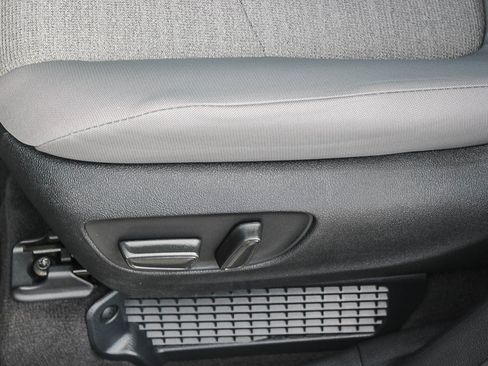 Used 2026 Toyota Sienna LE FWD image 22