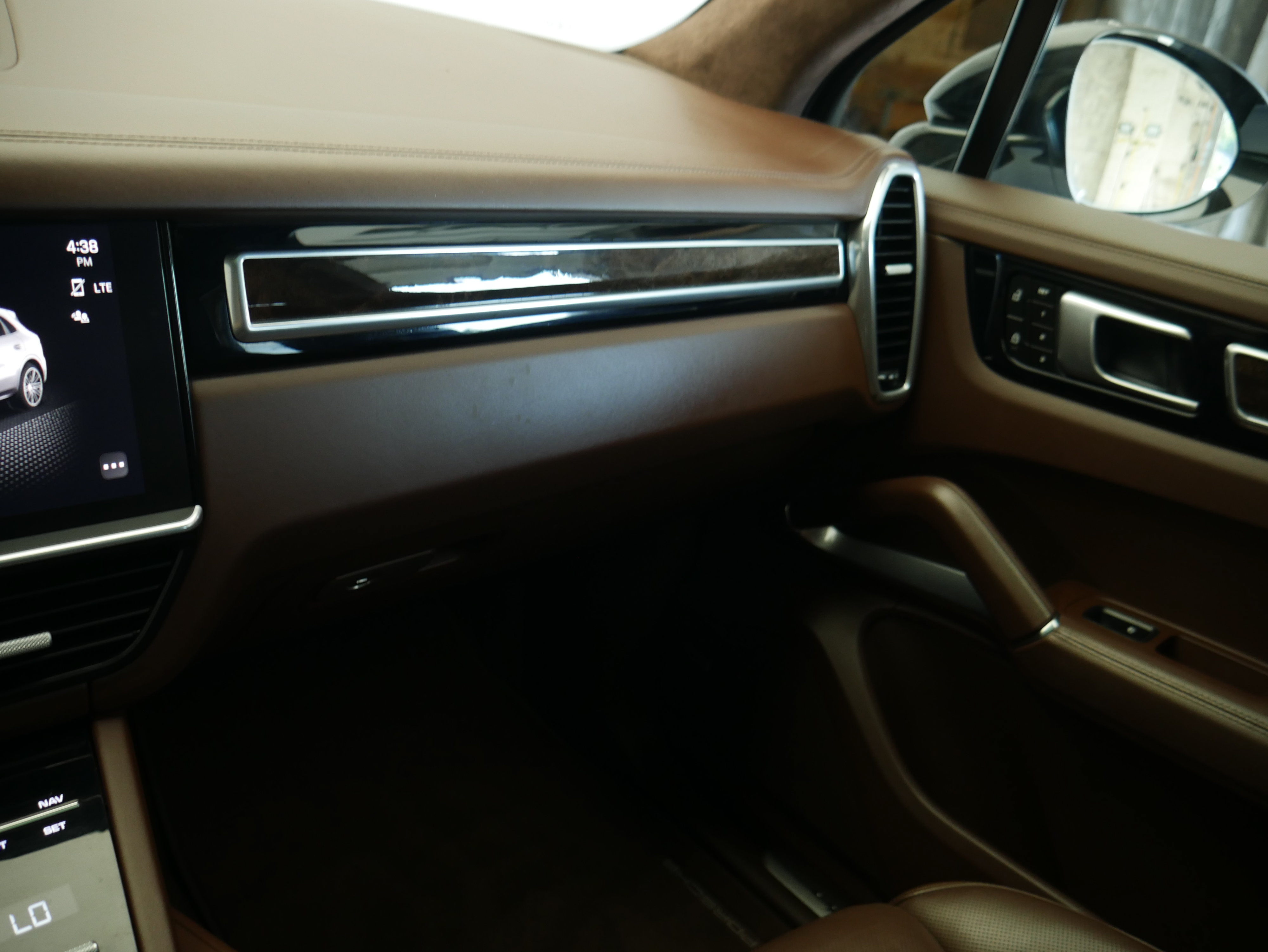 Certified 2023 Porsche Cayenne Turbo AWD/4WD image 33