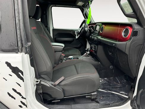 Used 2018 Jeep Wrangler Rubicon w/ Cold Weather Group image 15