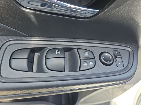 Used 2025 Nissan Versa SV w/ Trunk Package image 23