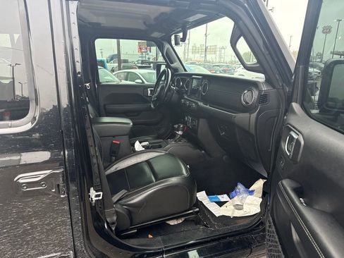 Used 2020 Jeep Gladiator Overland w/ Popular Equipment Package image 16