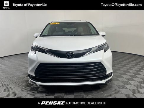 Used 2026 Toyota Sienna XLE FWD image 7