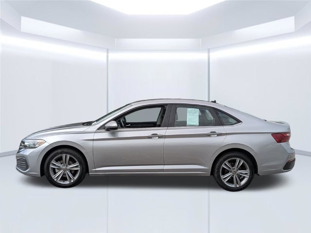 Used 2024 Volkswagen Jetta SE FWD image 2