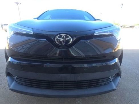 Used 2018 Toyota C-HR XLE image 3