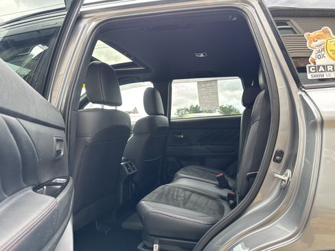 Used 2022 Mitsubishi Outlander LE AWD/4WD image 11