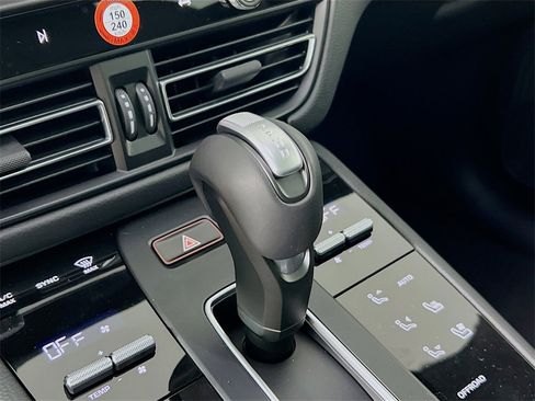 New 2026 Porsche Macan image 19