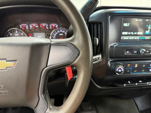 Used 2018 Chevrolet Silverado 1500 Custom w/ Custom Value Package AWD/4WD image 29