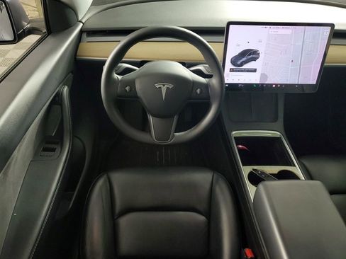 Used 2021 Tesla Model Y Long Range image 13
