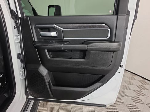 Used 2024 RAM 2500 Big Horn AWD/4WD image 42