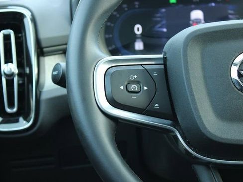 Used 2025 Volvo XC40 B5 Core image 26