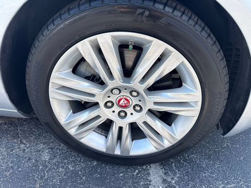 Used 2018 Jaguar XF Premium RWD image 18