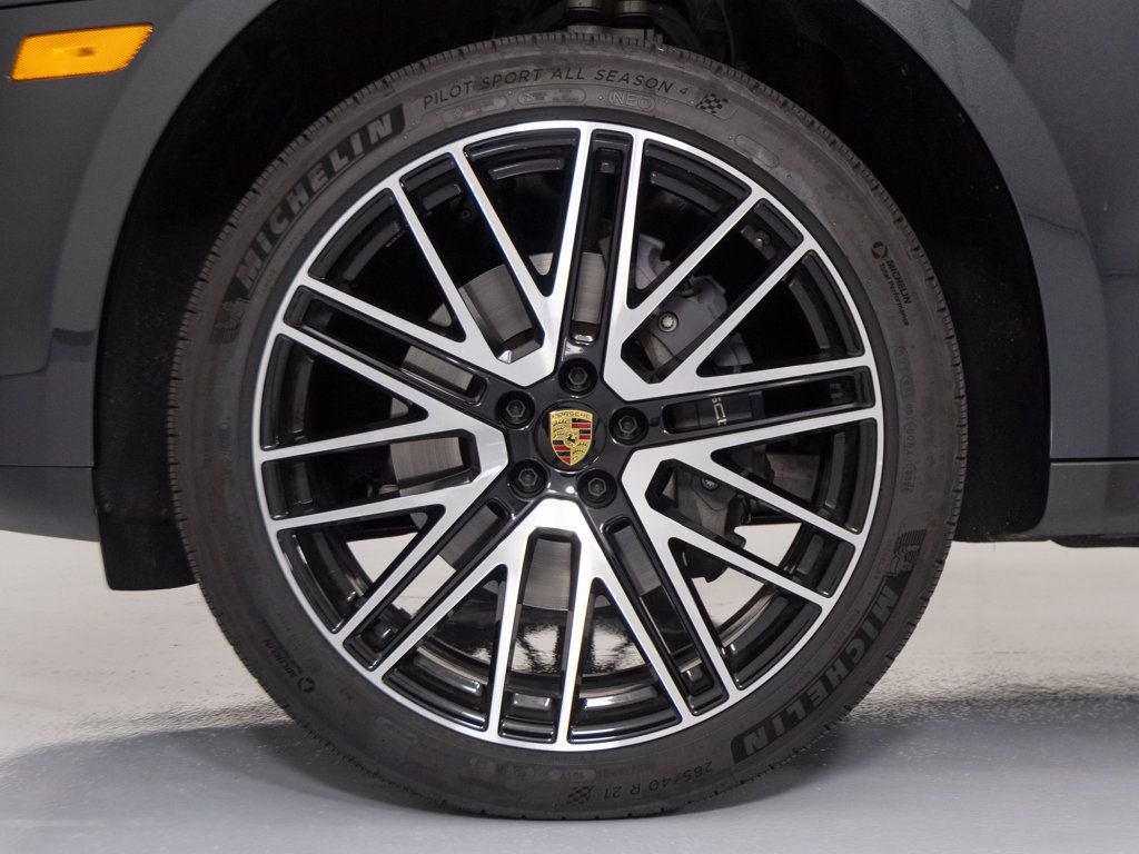Certified 2026 Porsche Macan AWD/4WD image 15