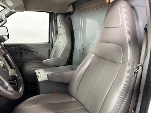 Used 2019 Chevrolet Express 3500 Extended w/ Driver Convenience Package RWD image 10