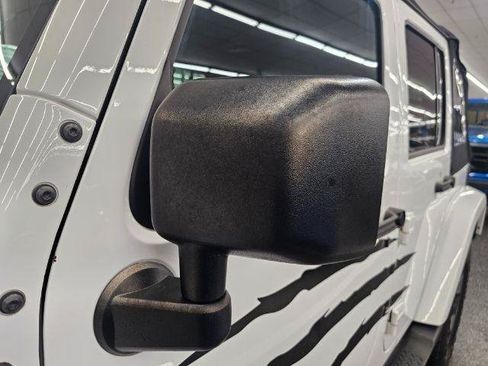 Used 2018 Jeep Wrangler Unlimited Sahara w/ Connectivity Group AWD/4WD image 27