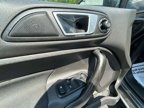 Used 2015 Ford Fiesta SE image 20