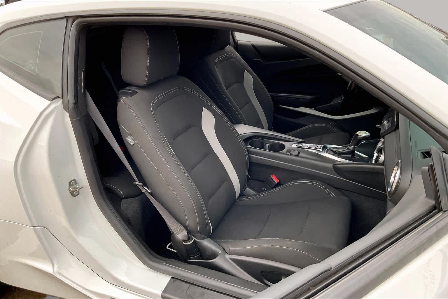 Used 2023 Chevrolet Camaro LT w/ Technology Package RWD image 10