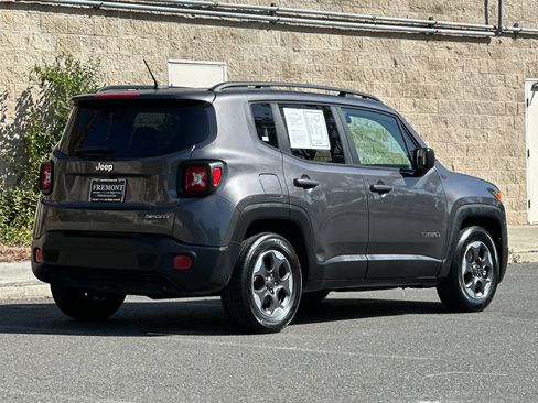 Used 2017 Jeep Renegade Sport w/ Power & Air Group FWD image 3