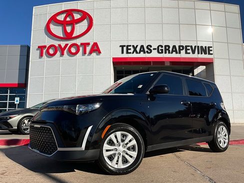 Used 2024 Kia Soul LX image 2