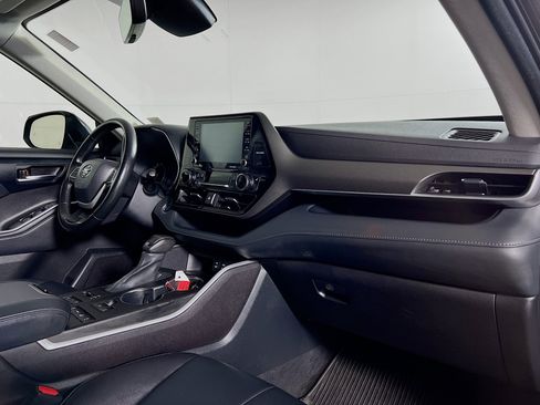 Used 2022 Toyota Highlander XLE image 26