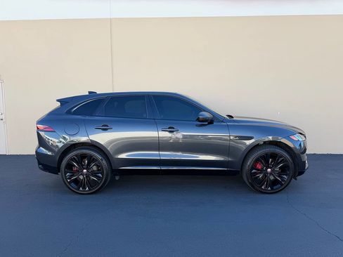 Used 2022 Jaguar F-PACE S image 5