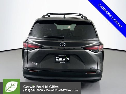 Used 2022 Toyota Sienna XLE image 13