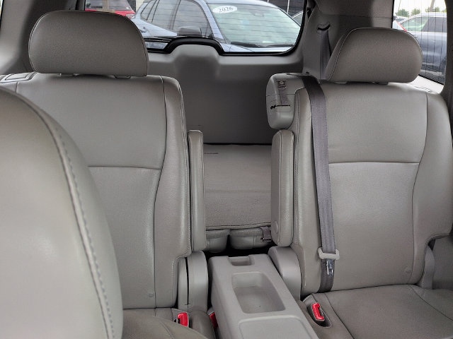Used 2012 Toyota Highlander SE w/ Tow Pkg AWD/4WD image 11