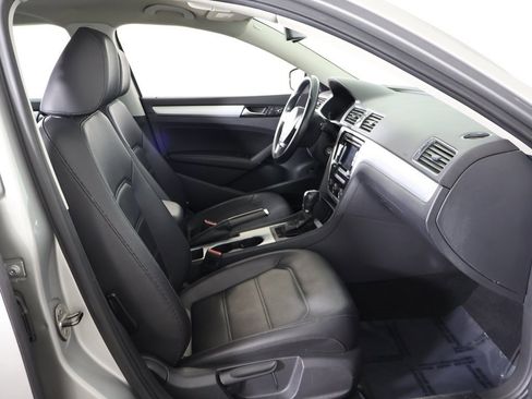 Used 2013 Volkswagen Passat 2.5 SE image 28