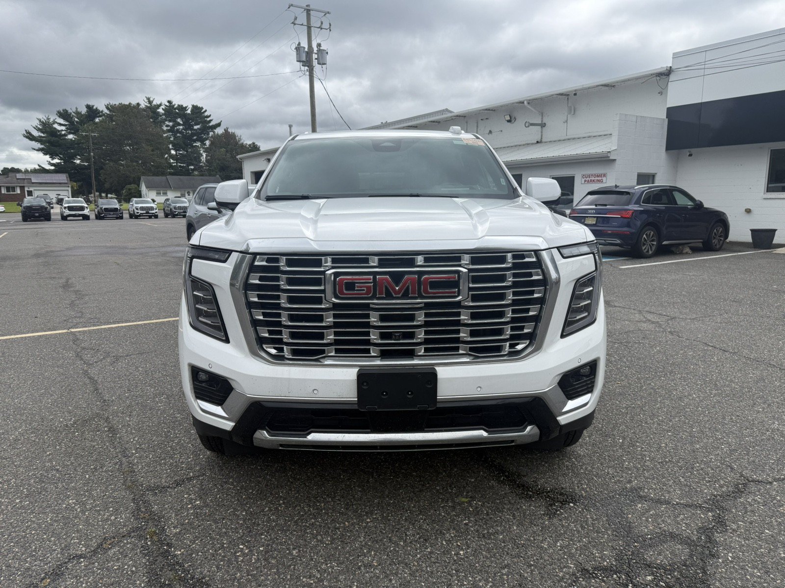 Used 2025 GMC Yukon XL Denali AWD/4WD image 8