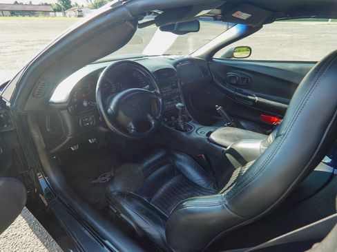 Used 2004 Chevrolet Corvette Convertible w/ Preferred Equipment Group RWD image 10