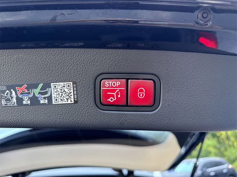 New 2025 Mercedes-Benz GLC 350e 4MATIC image 16