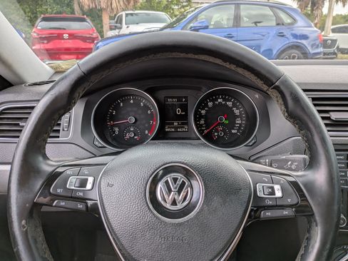 Used 2017 Volkswagen Jetta SE FWD image 25