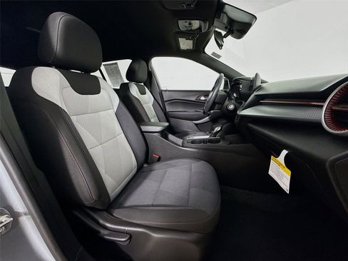 Used 2024 Chevrolet Trax RS w/ Driver Confidence Package FWD image 27