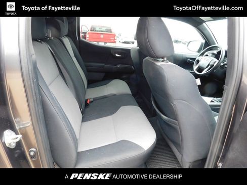 Used 2021 Toyota Tacoma TRD Off-Road image 4