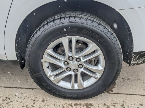 Used 2018 Buick Enclave Essence image 13