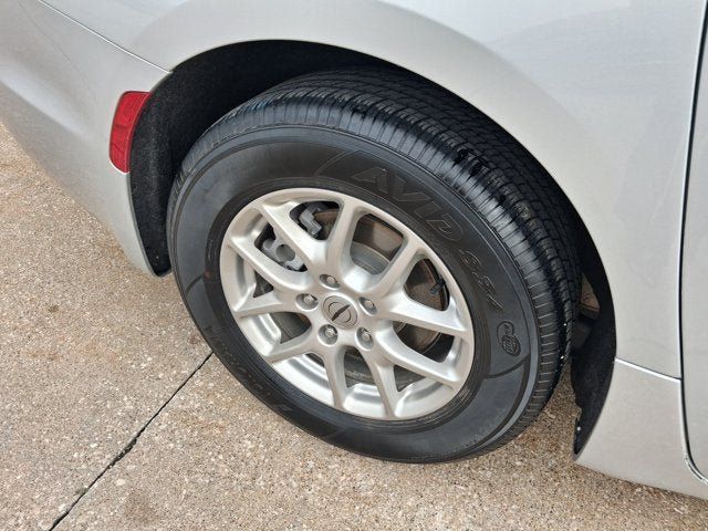Used 2024 Chrysler Pacifica Touring-L FWD image 27