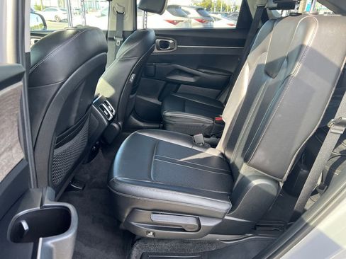 Used 2022 Kia Sorento EX w/ Panoramic Sunroof Package image 29