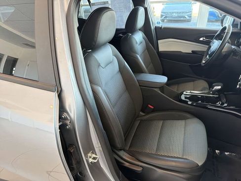 Certified 2025 Chevrolet Trax LT w/ LT Convenience Package image 18