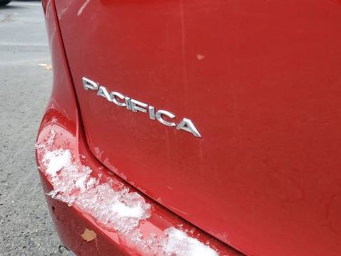 Certified 2024 Chrysler Pacifica Touring-L image 30