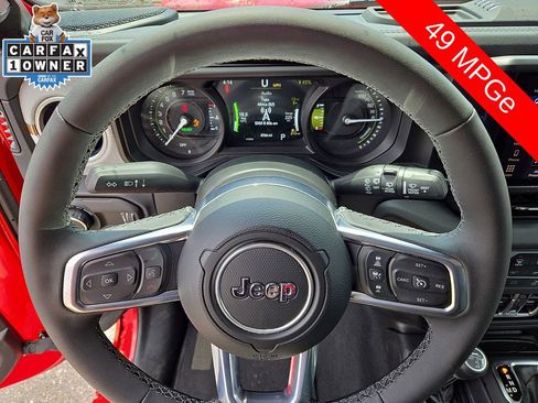 Used 2025 Jeep Wrangler Unlimited Sahara w/ Safety Group AWD/4WD image 17