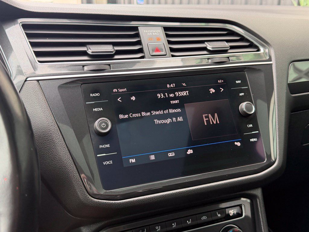 Used 2018 Volkswagen Tiguan SEL Premium w/ R-Line Package AWD/4WD image 13