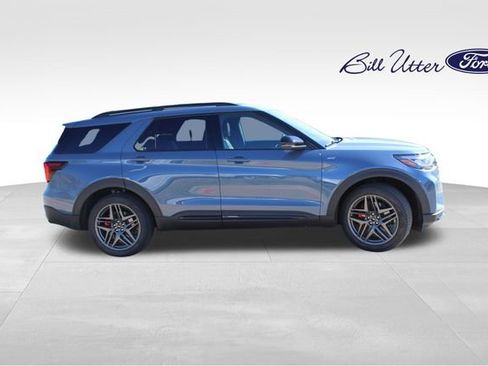 Used 2025 Ford Explorer ST-Line w/ Premium Package image 4