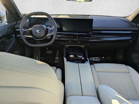 Certified 2025 BMW 530i image 18